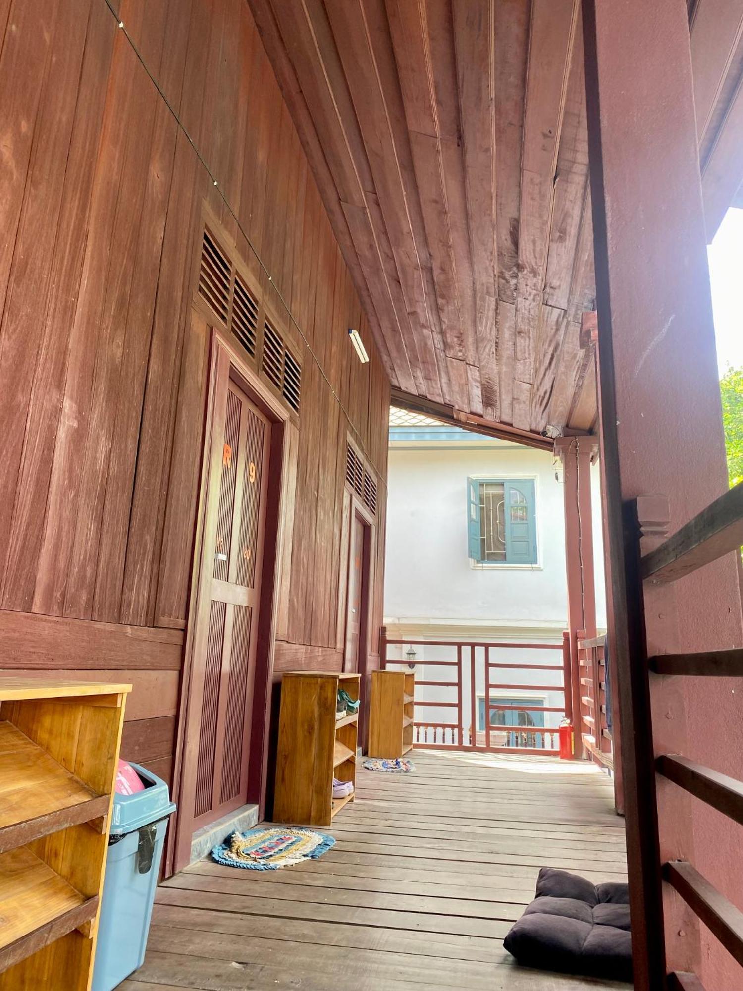 Sunrise Riverside Pool Hostel Luang Prabang Exterior foto